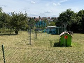 Klid pod korunami stromů. Vaše vlastní útočiště v Suchdole u Prahy., cena 7500 CZK / objekt / rok, nabízí METROPOLIS REALITY, s.r.o.